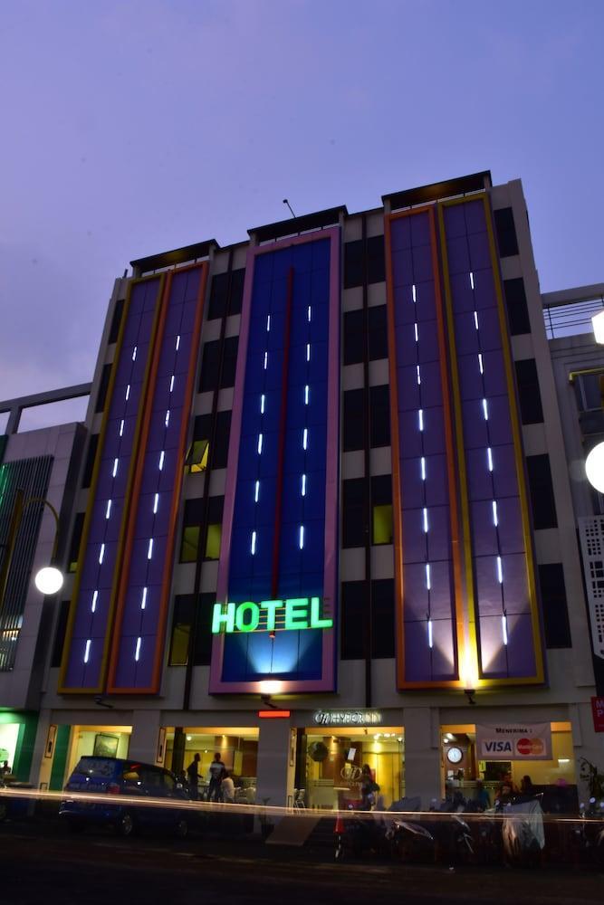 Hyper Inn Бандунг Экстерьер фото